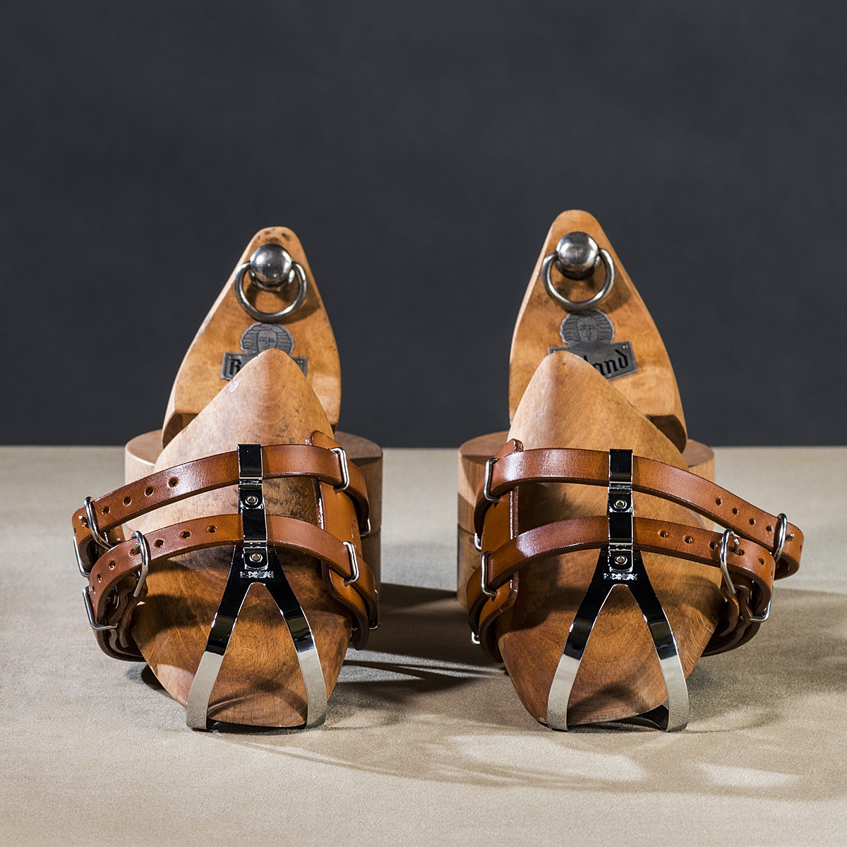 Double leather toe straps Caramel 2.